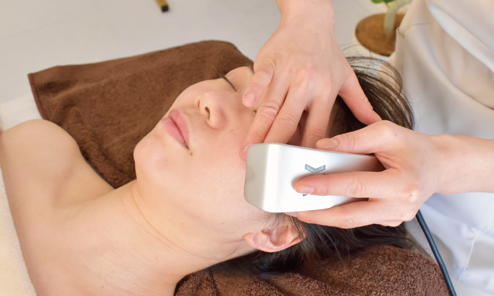 天神・赤坂・大名エステサロンのリヨンの-5歳顔!速攻リフトアップフェイシャル/料金【1番人気】肩甲骨+温熱内臓ケア付き