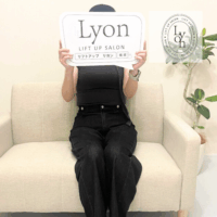 大名・赤坂のリフトアップ専門サロンLyonの小顔フェイシャル施術体験者画像、Voice4