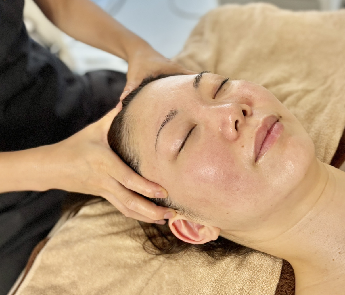 大名・赤坂のリフトアップ専門サロンLyonのブログ/ほうれい線の原因/ヘッドスパ画像